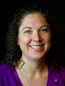Headshot of Lindsay Porter